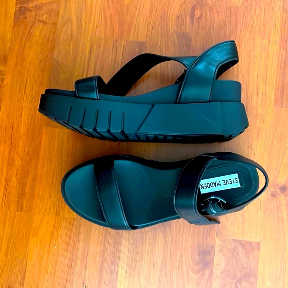 Platform strap sandals STEVE MADDEN. Brand new.